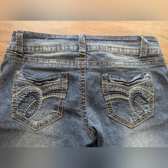 Wallflower Relaxed Blue Jeans with Vintage Fading - Picture 3 of 10